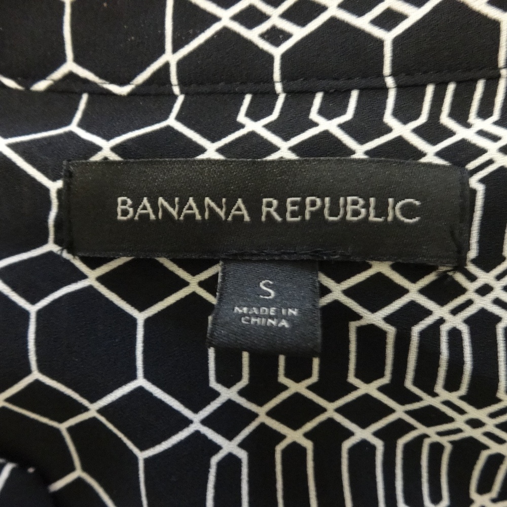 Banana Republic Button Up Geometric Print Blouse - Picture 3 of 6
